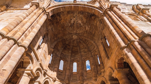 Photo gratuit low angle shot de kloster moreruela granja espagne