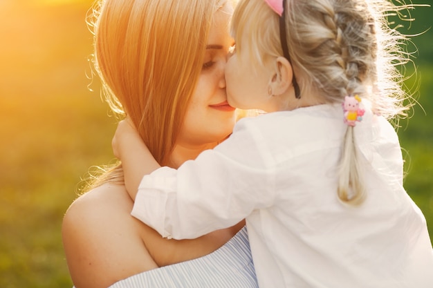 Photo gratuite mère avec fille