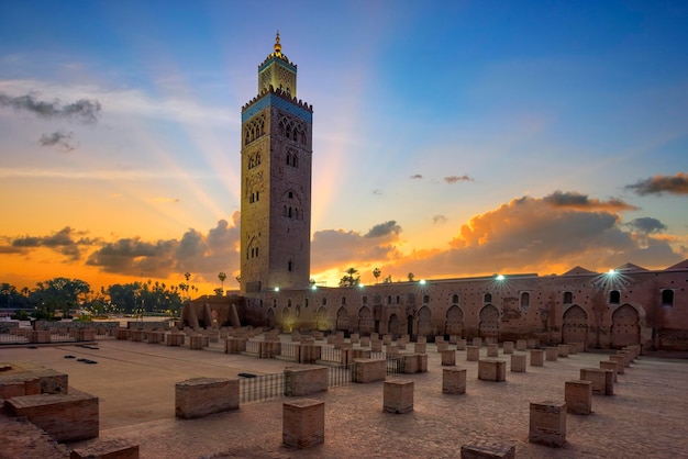 Photo gratuit mosquée de la koutoubia à marrakech au lever du soleil