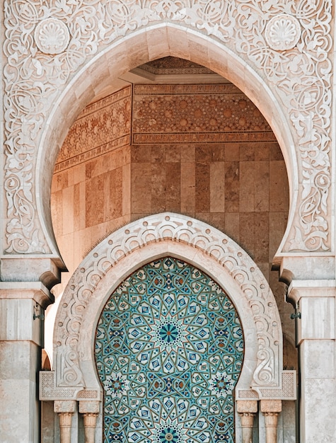 Photo gratuit photo verticale de la mosquée hassan ii à casablanca, maroc