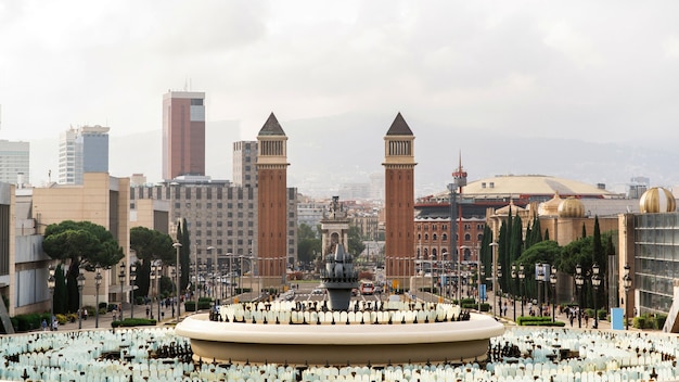 Photo gratuit plaza de espana, les tours vénitiennes, fontaine, vue depuis le palau nacional à barcelone, espagne