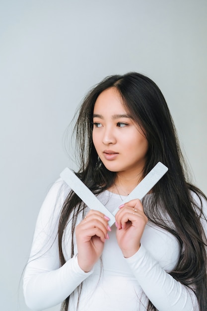 Photo gratuit portrait d'une femme très souriante posant isolé