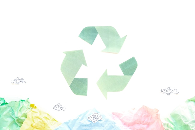 Photo gratuite recycler le symbole avec des papiers