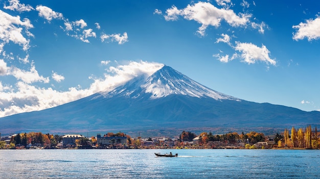 Photo gratuite saison d'automne et montagne fuji au lac kawaguchiko, japon.