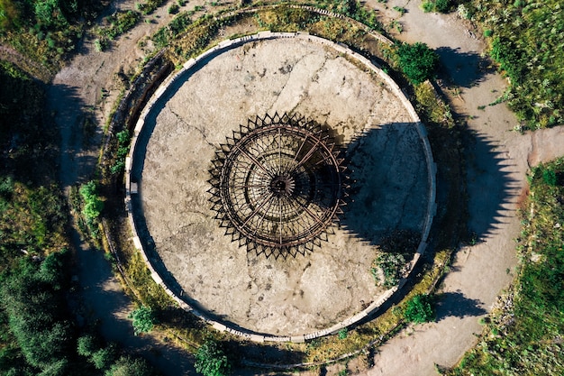 Photo gratuit statue soviétique abandonnée en arménie