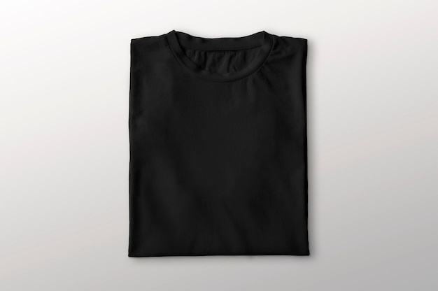 T-shirt noir plié