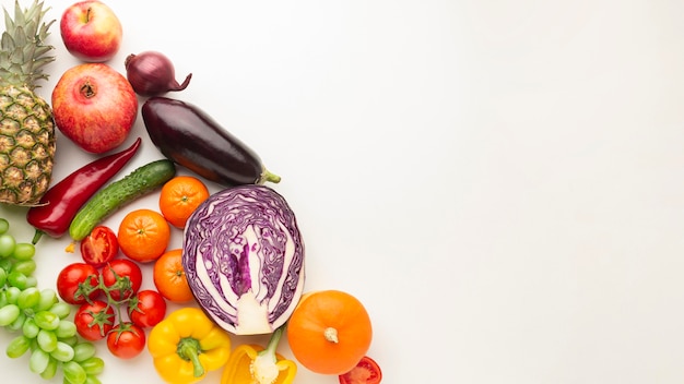 Photo gratuite voir ci-dessus les légumes avec espace copie