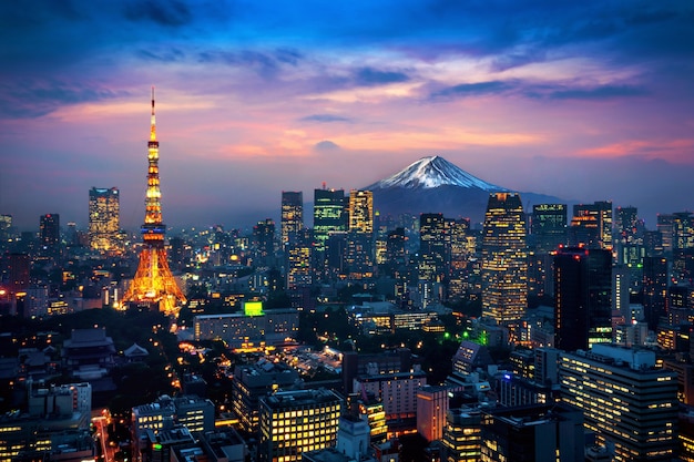 Photo gratuite vue aérienne du paysage urbain de tokyo avec la montagne fuji au japon.