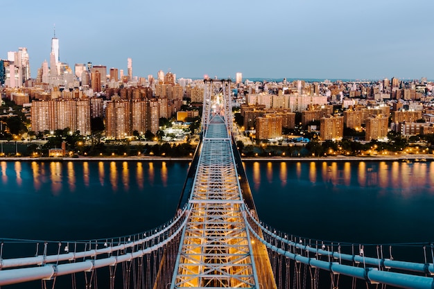 Photo gratuite vue aérienne du pont queensboro et des bâtiments de new york