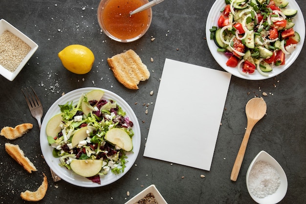 Photo gratuite vue de dessus savoureuse salade au citron