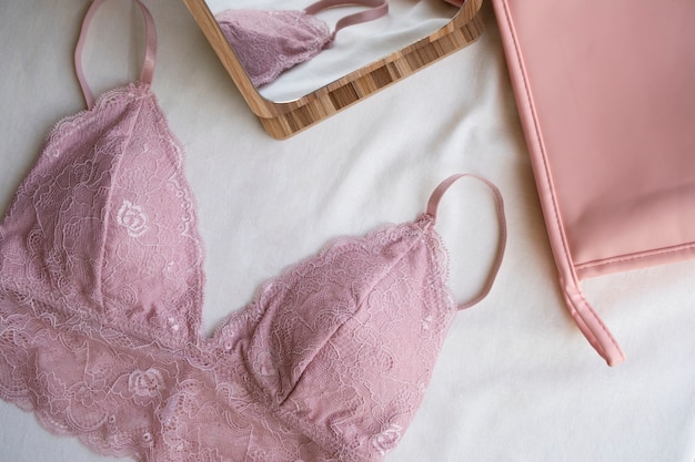 Photo gratuite vue de dessus soutien-gorge féminin de qualité nature morte