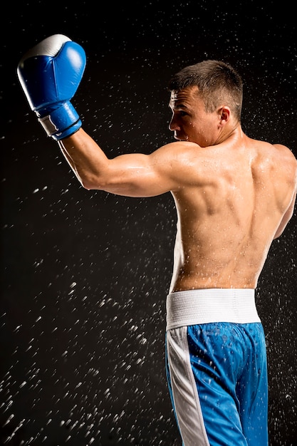 Photo gratuite vue latérale du boxeur masculin torse nu