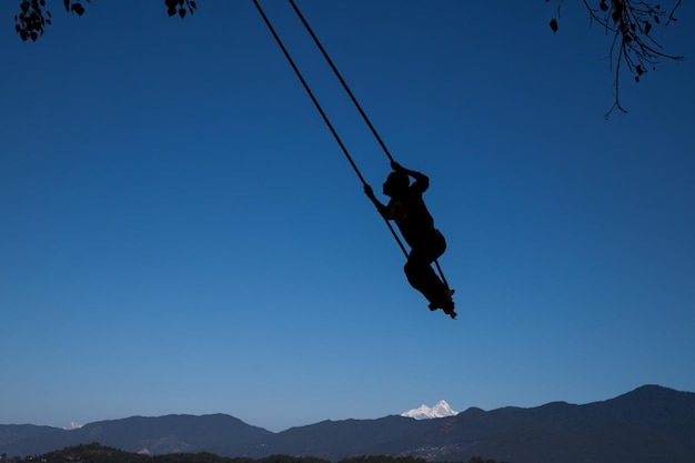 Une balançoire dans le ciel