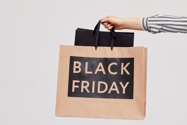 Black Friday shopping dans le centre commercial