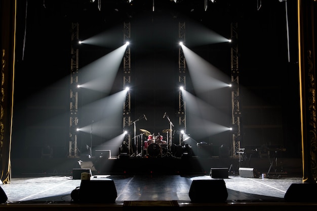 Photo concert de lumière, lumières colorées dans une scène de concert