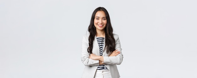 Finance d'entreprise et emploi concept d'entrepreneurs féminins prospères confiant belle asiatique souriante