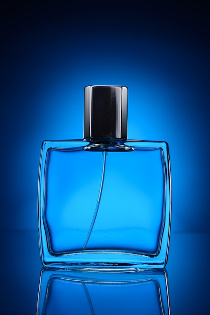 Flacon de parfum bleu