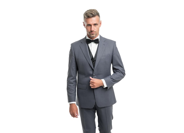 Photo homme élégant en costume bleu noeud papillon homme d'affaires isolé sur blanc gentleman en tenue de soirée