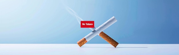 Photo image conceptuelle d'une cigarette cassée avec un panneau sans tabac sur fond bleu