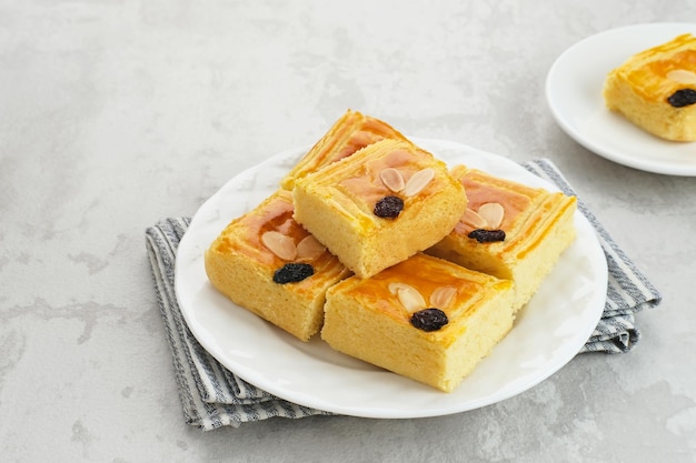 Lekker holland ou gâteau au beurre hollandais ( boterkoek ), composé de beurre, de farine, d'œufs et de sucre aux amandes