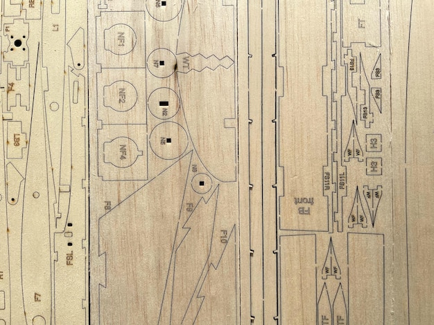 maquette en bois d'un avion