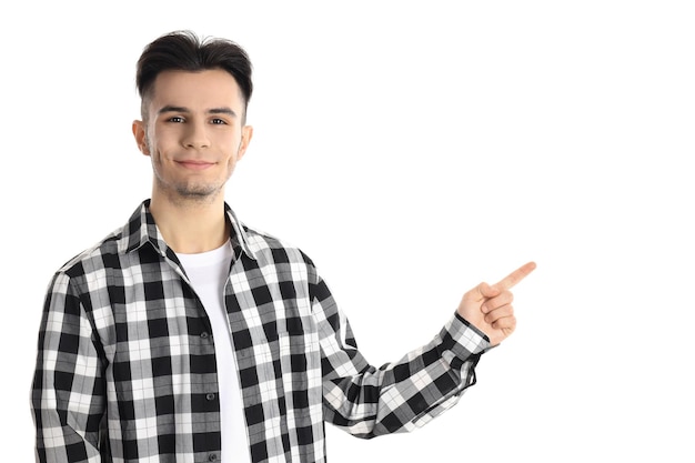 Mec séduisant en chemise isolé sur fond blanc