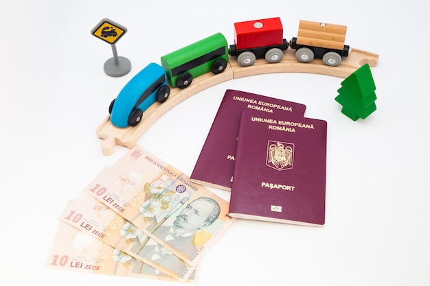 Passeport roumain d'UE sur un fond blanc avec un chemin de fer