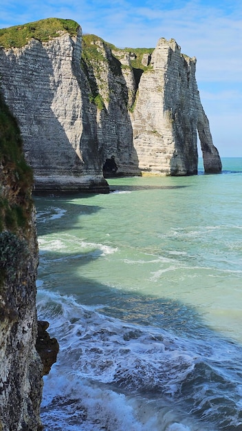 Photo paysage des falaises le long de la falaise d'aval vue de la manche etretat normandie france