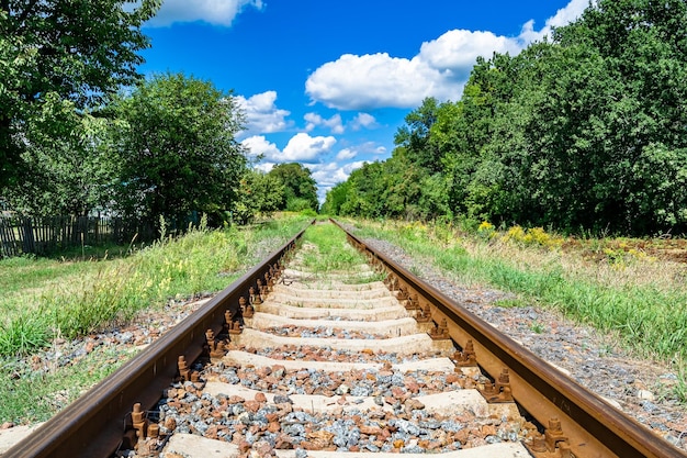 Photo photographie sur le thème de la voie ferrée après le passage du train sur le chemin de fer