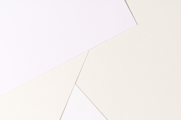 Pile de feuilles de papier carton blanc avec espace de copie, concept d'entreprise