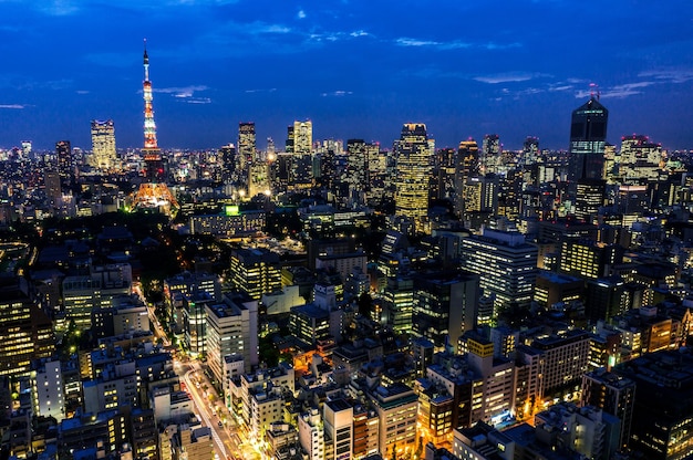 Photo une prise de vue en haut angle du paysage urbain éclairé