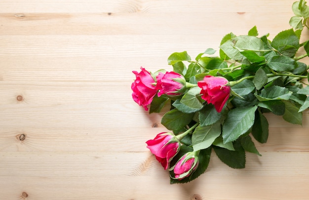 rose sur bois à vendre sur la Saint-Valentin