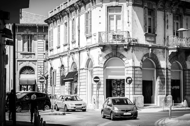 Rue de la ville méditerranéenne noir et blanc