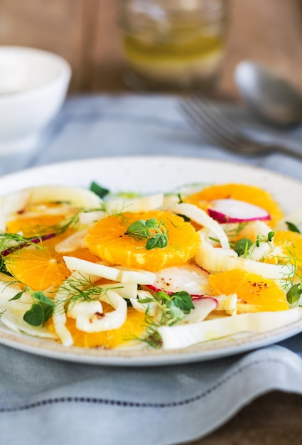 Salade d'oranges au fenouil et radis en vinaigrette