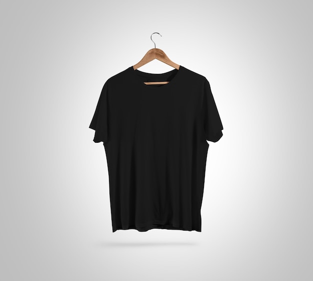 T-shirt noir vierge sur le cintre