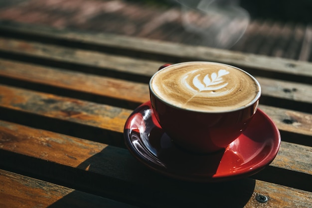 Photo une tasse de café sur la table.