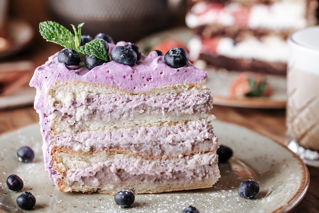 Tranche de gâteau aux bleuets