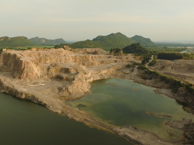 Une vue aérienne du Grand Canyon à Ratchaburi près de Bangkok en Thaïlande