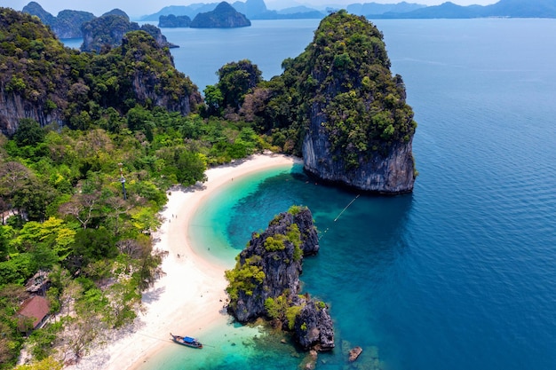 Vue aérienne de l'île de Koh Hong à Krabi en Thaïlande