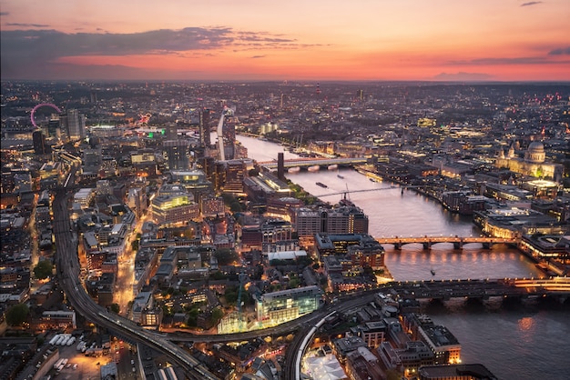 Vue aérienne de Londres au coucher du soleil, Royaume-Uni.