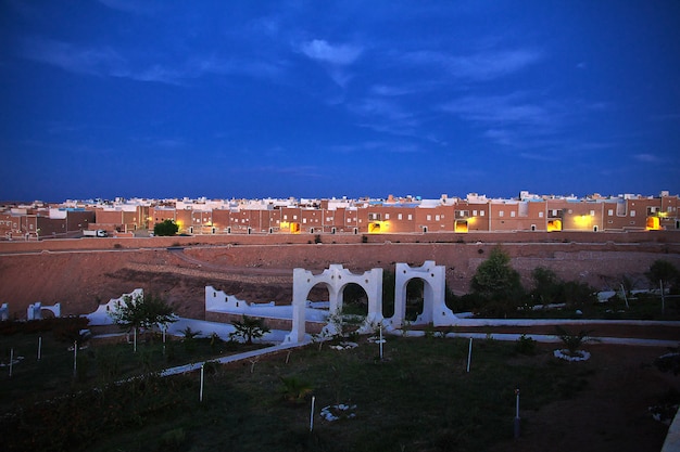 Photo la vue sur la ville de ghardaïa dans le désert du sahara, algérie