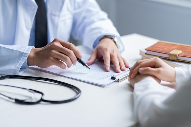 Photo asian male doctor examining patient at clinic