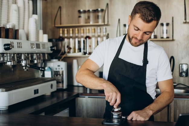 Barista preparing coffee in a coffee shop