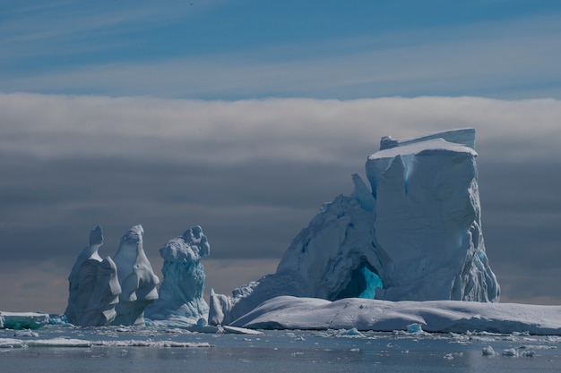 Photo beautiful view of icebergs in antarctica