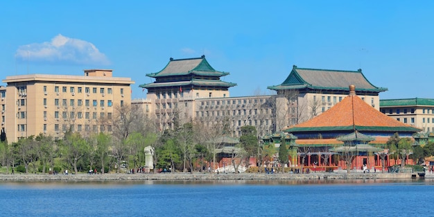 Photo beihai park panorama with historical architecture in beijing