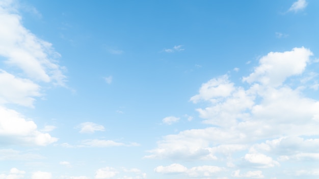 Photo blue sky with cloud in sunshine day