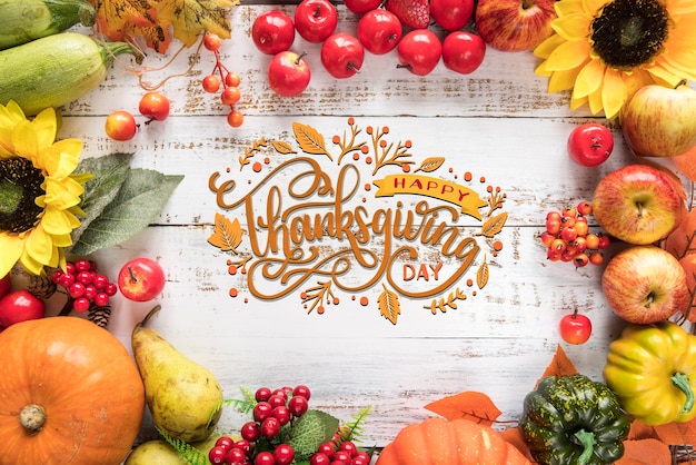 Bovenaanzicht Thanksgiving Day met eten en bloemen