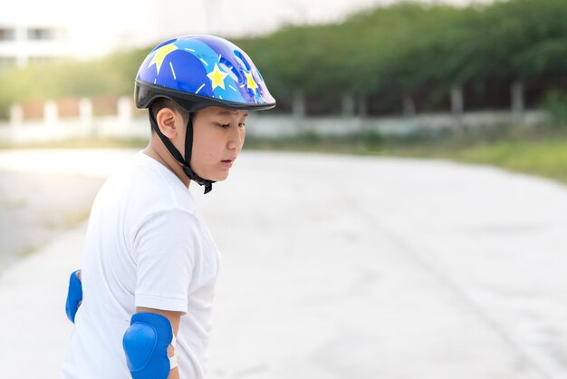 Photo boy inline skating on road