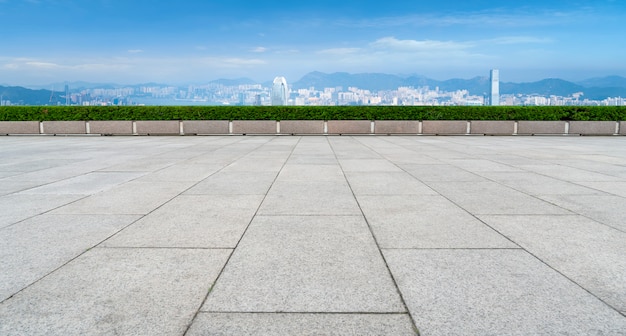 Photo brick pavement and hong kong city skyline