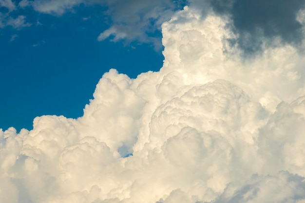 Photo bright landscape of blue sky with flying white clouds colorful summer skyscape